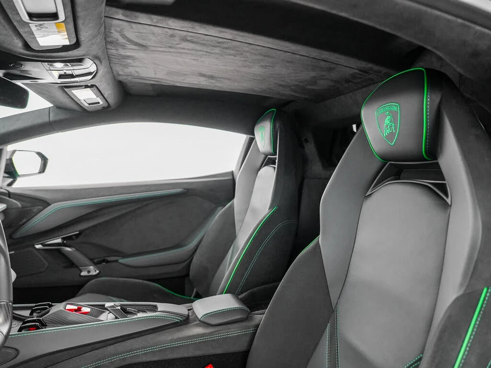 2026 Lamborghini Revuelto - Image 14 of 31