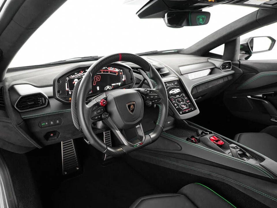 2026 Lamborghini Revuelto - Image 15 of 31