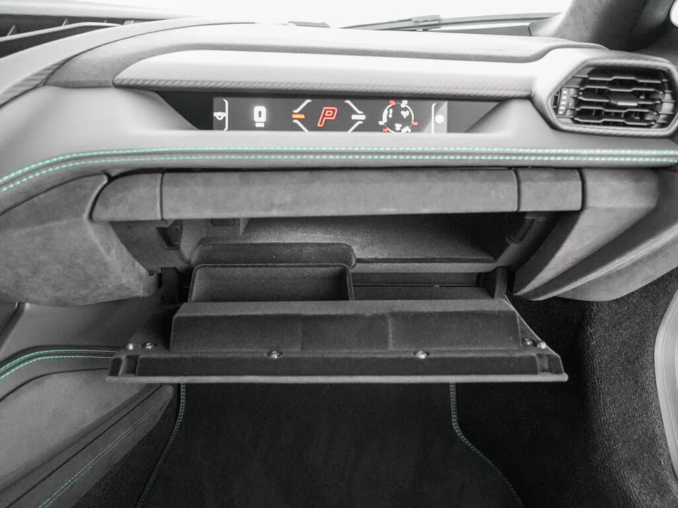 2026 Lamborghini Revuelto - Image 28 of 31