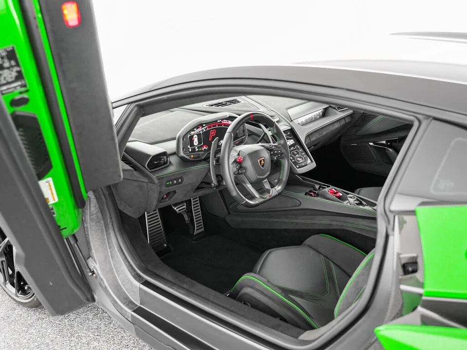 2026 Lamborghini Revuelto - Image 12 of 31