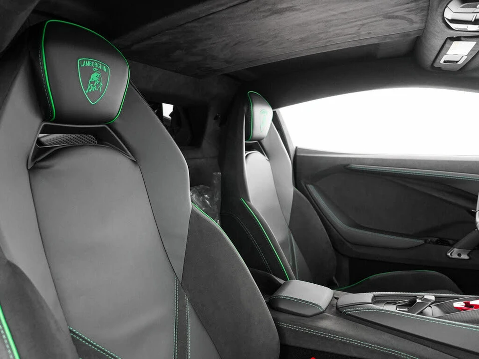 2026 Lamborghini Revuelto - Image 25 of 31
