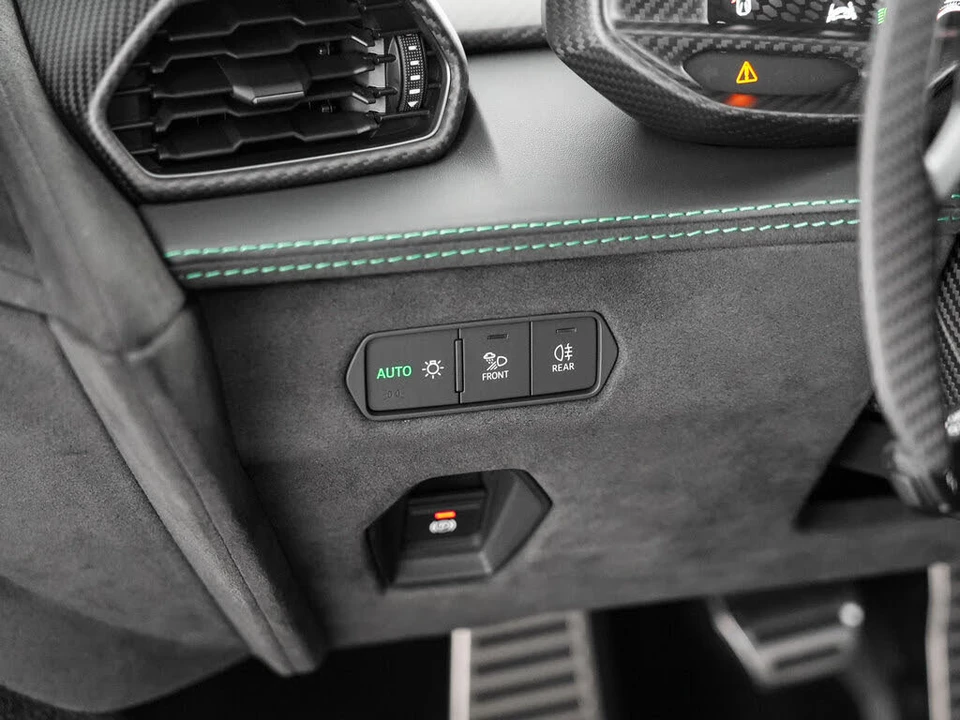 2026 Lamborghini Revuelto - Image 18 of 31