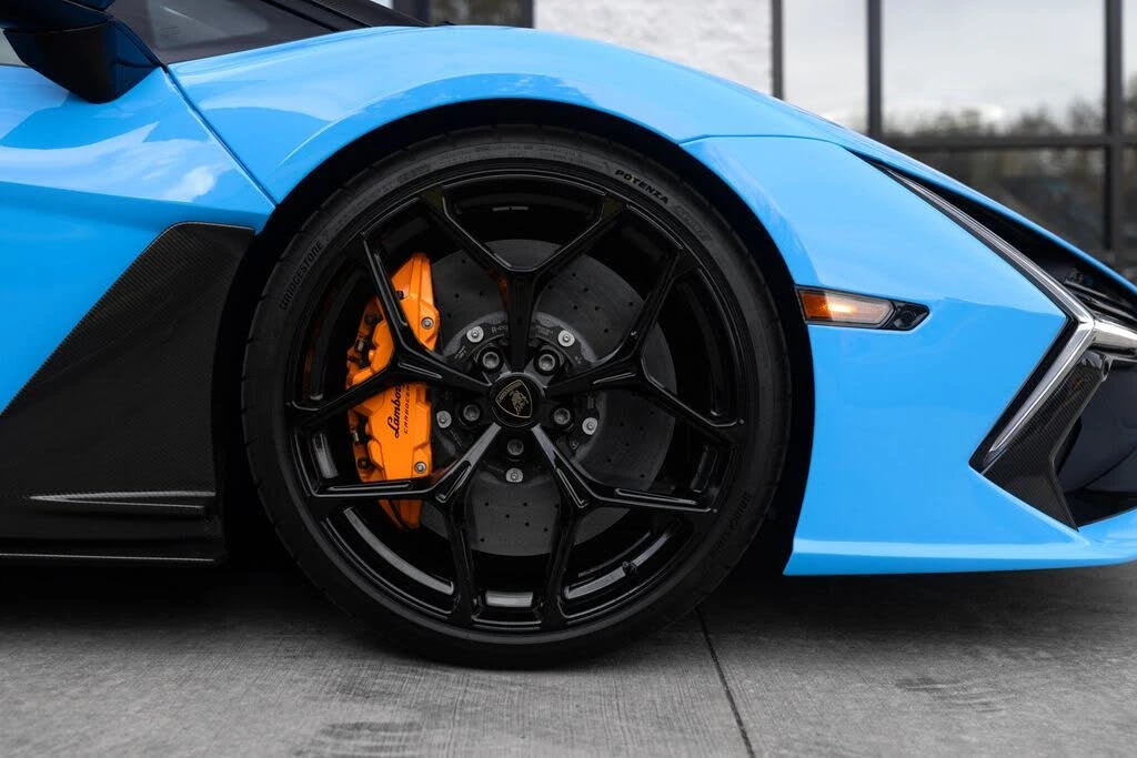 2026 Lamborghini Revuelto - Image 11 of 31