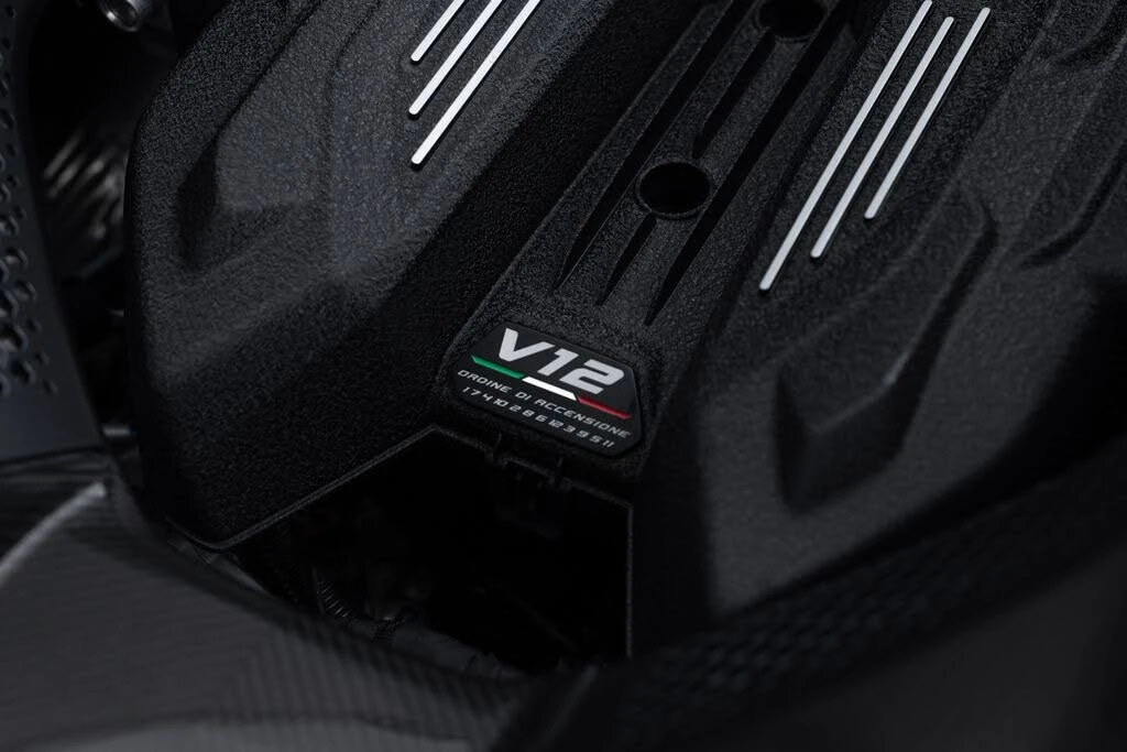 2026 Lamborghini Revuelto - Image 21 of 31