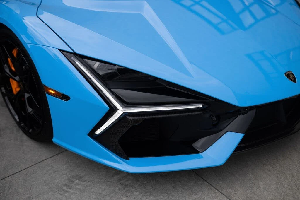 2026 Lamborghini Revuelto - Image 10 of 31
