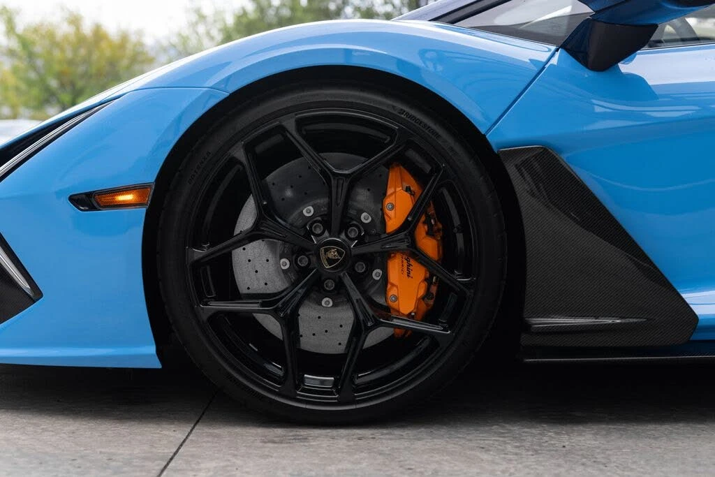2026 Lamborghini Revuelto - Image 15 of 31