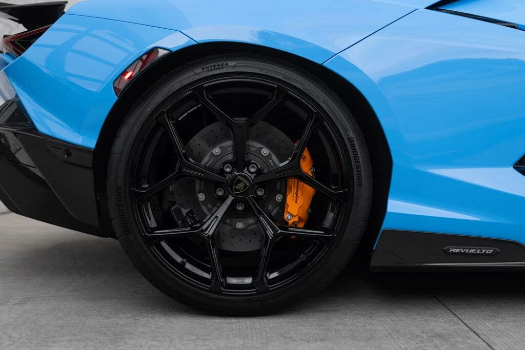 2026 Lamborghini Revuelto - Image 12 of 31