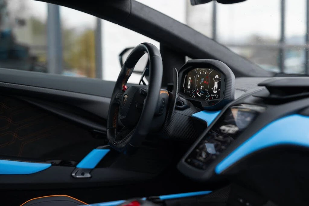 2026 Lamborghini Revuelto - Image 29 of 31