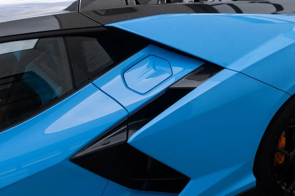 2026 Lamborghini Revuelto - Image 23 of 31