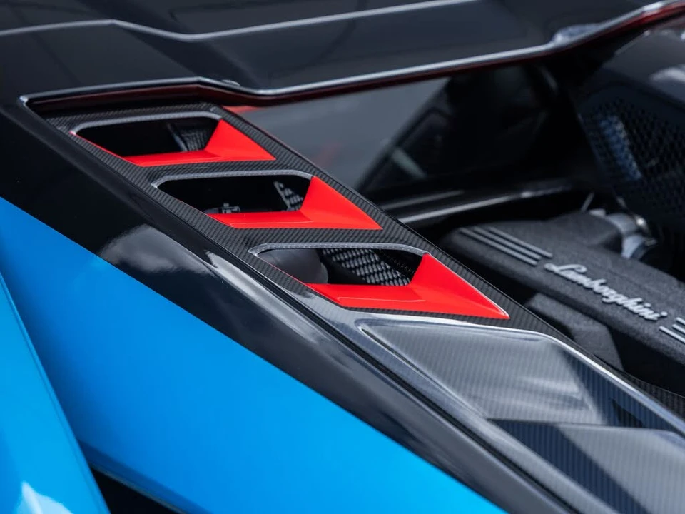 2026 Lamborghini Revuelto - Image 16 of 31