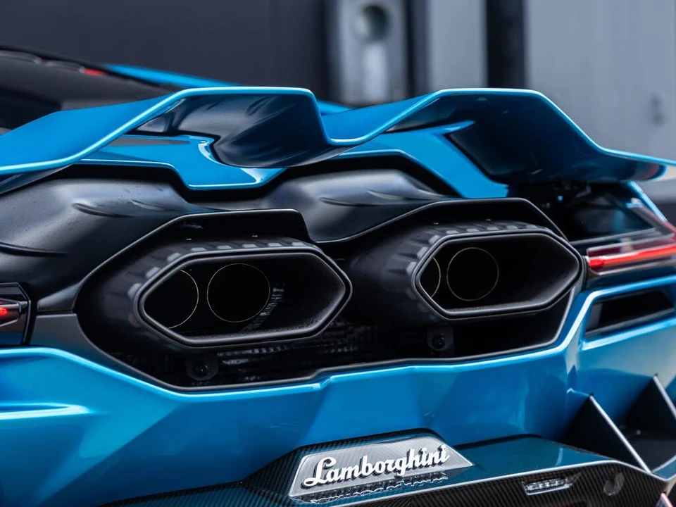 2026 Lamborghini Revuelto - Image 14 of 31