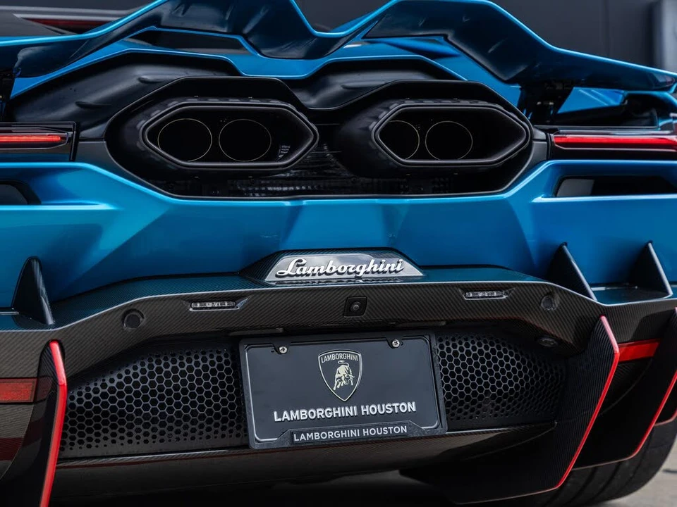 2026 Lamborghini Revuelto - Image 13 of 31