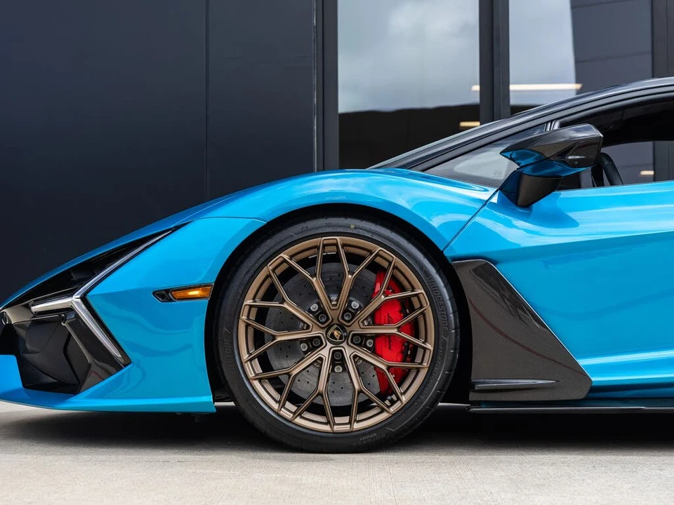 2026 Lamborghini Revuelto - Image 12 of 31