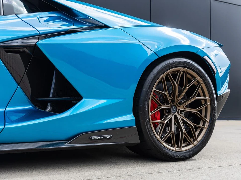2026 Lamborghini Revuelto - Image 20 of 31