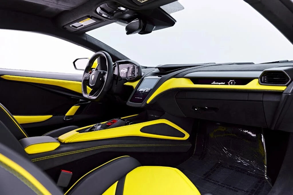 2026 Lamborghini Revuelto - Image 28 of 31