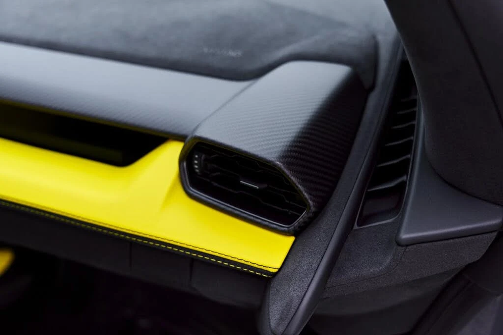 2026 Lamborghini Revuelto - Image 25 of 31