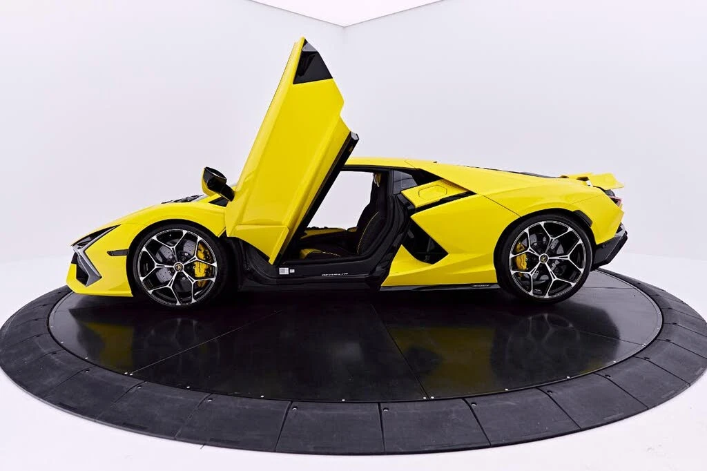 2026 Lamborghini Revuelto - Image 8 of 31