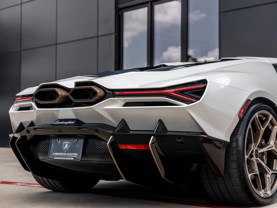 2026 Lamborghini Revuelto - Image 13 of 31