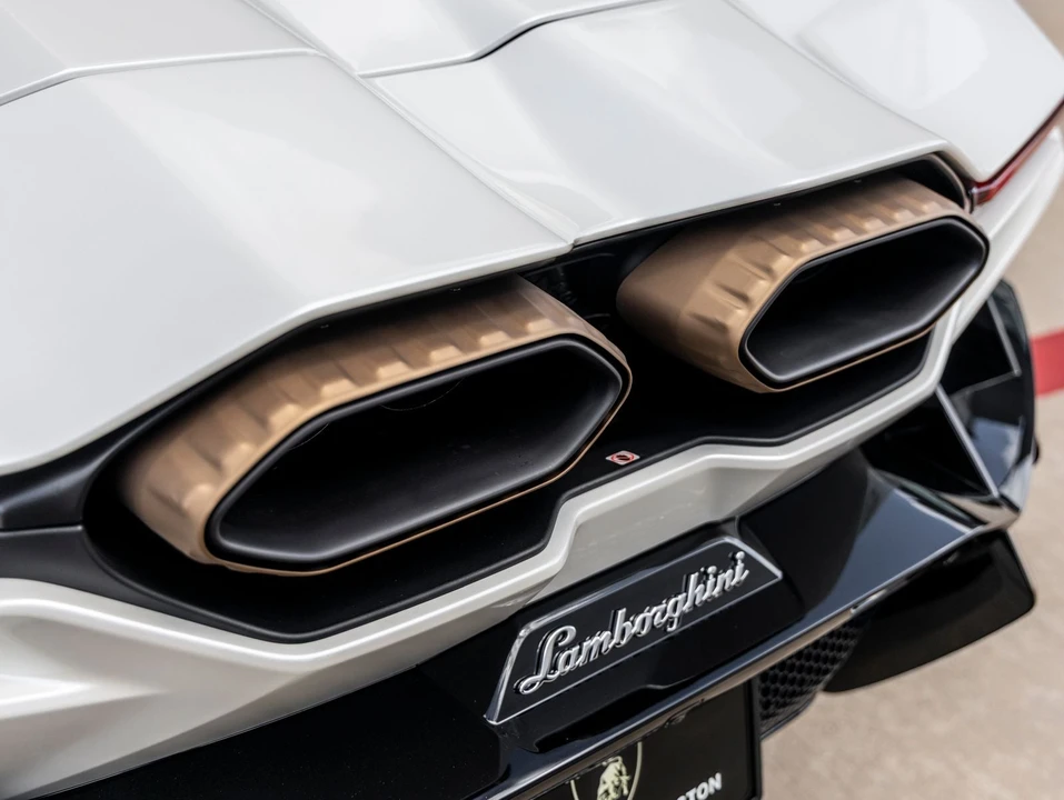 2026 Lamborghini Revuelto - Image 15 of 31