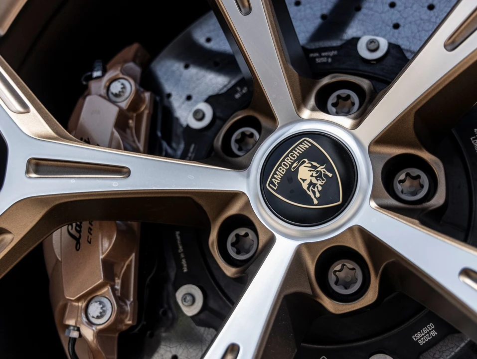 2026 Lamborghini Revuelto - Image 20 of 31