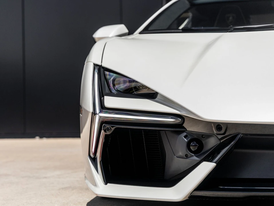 2026 Lamborghini Revuelto - Image 23 of 31