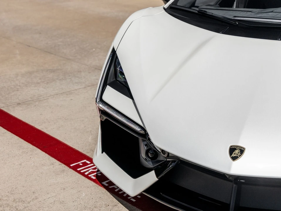 2026 Lamborghini Revuelto - Image 24 of 31
