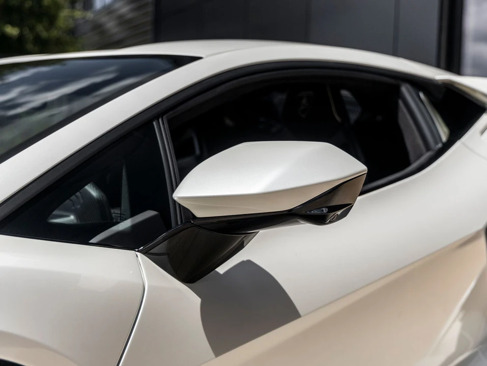 2026 Lamborghini Revuelto - Image 25 of 31