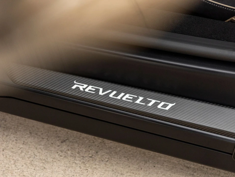 2026 Lamborghini Revuelto - Image 27 of 31