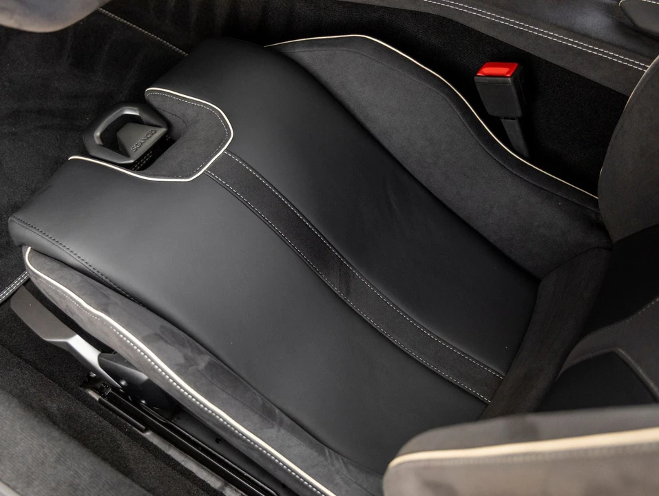2026 Lamborghini Revuelto - Image 28 of 31