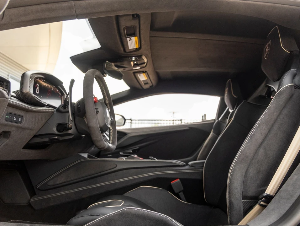 2026 Lamborghini Revuelto - Image 29 of 31