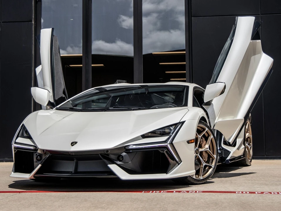 2026 Lamborghini Revuelto - Image 2 of 31