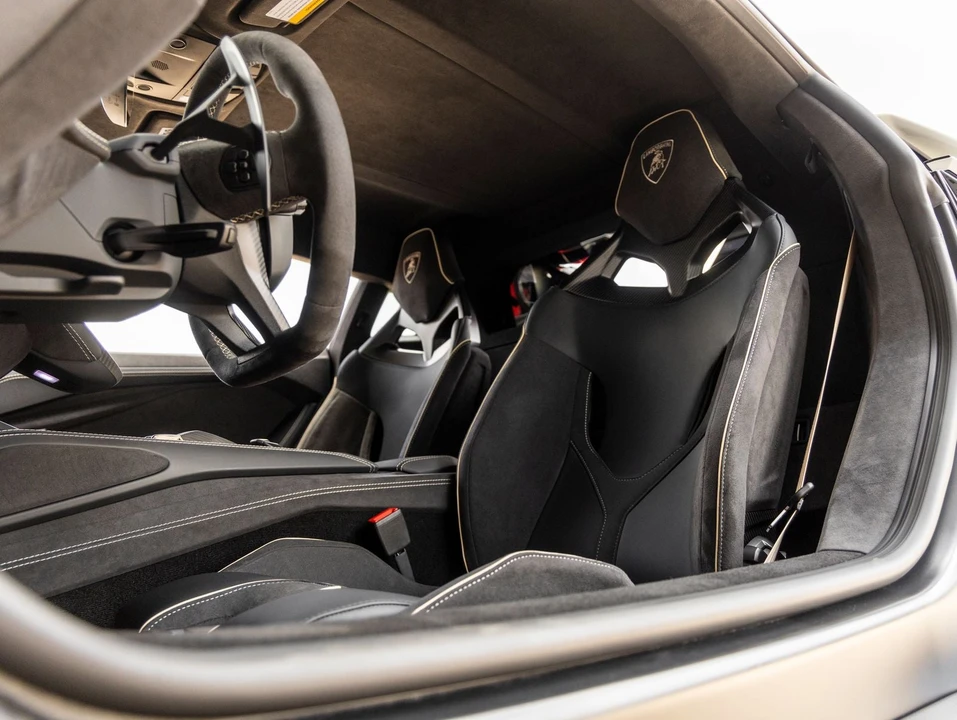 2026 Lamborghini Revuelto - Image 30 of 31