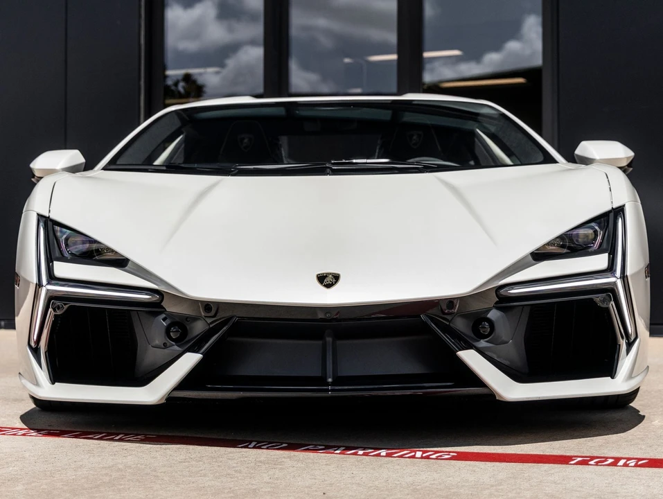 2026 Lamborghini Revuelto - Image 5 of 31
