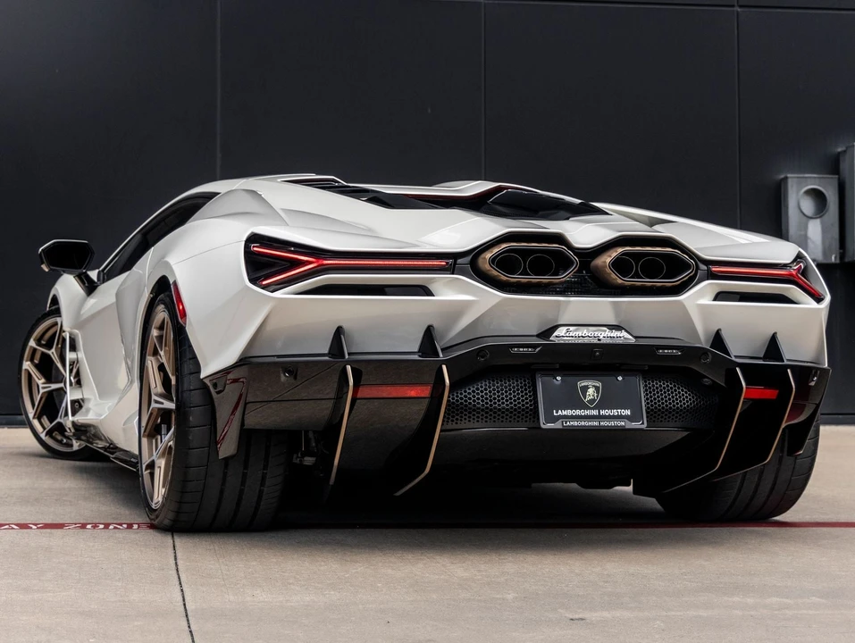 2026 Lamborghini Revuelto - Image 7 of 31
