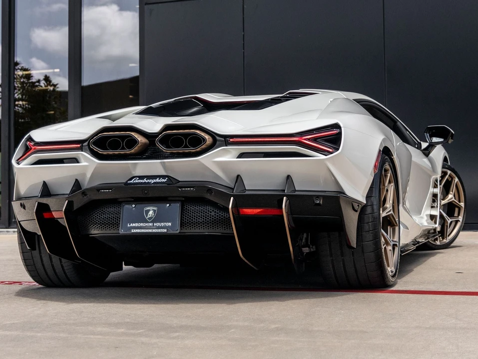 2026 Lamborghini Revuelto - Image 9 of 31