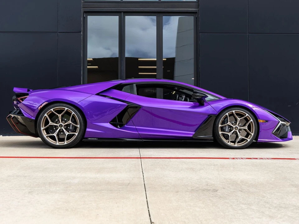 2026 Lamborghini Revuelto - Image 11 of 31