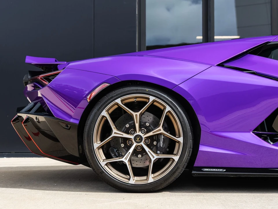 2026 Lamborghini Revuelto - Image 13 of 31