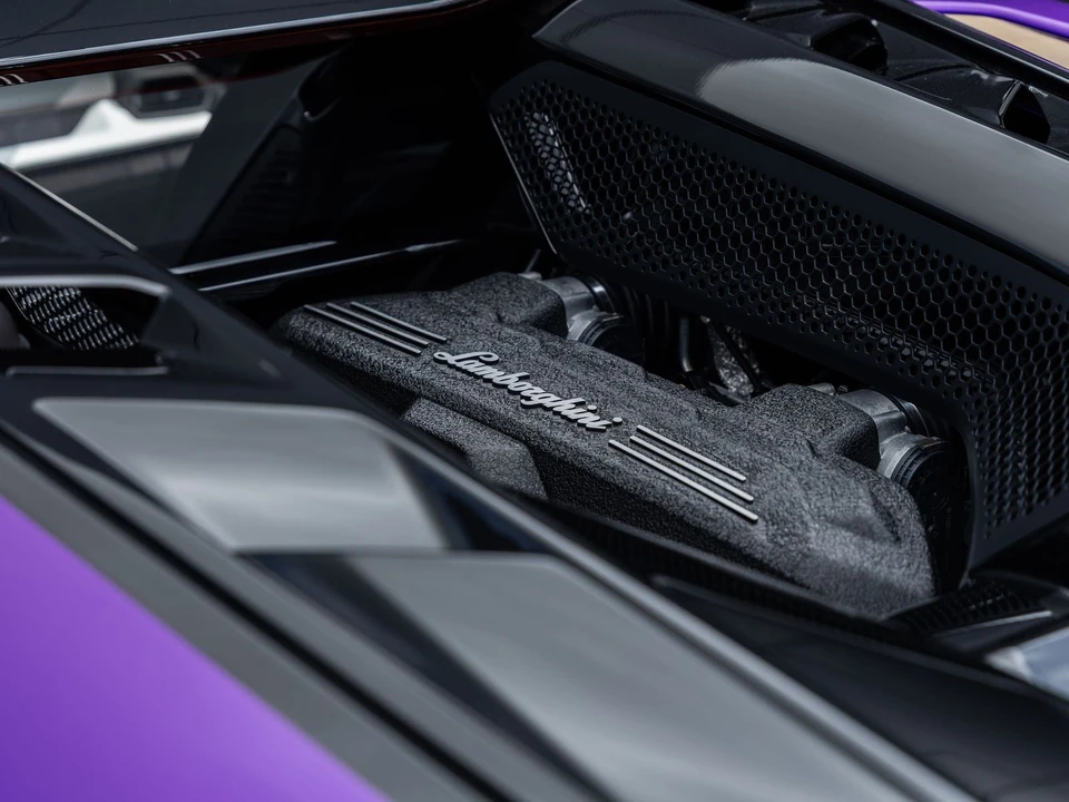 2026 Lamborghini Revuelto - Image 15 of 31