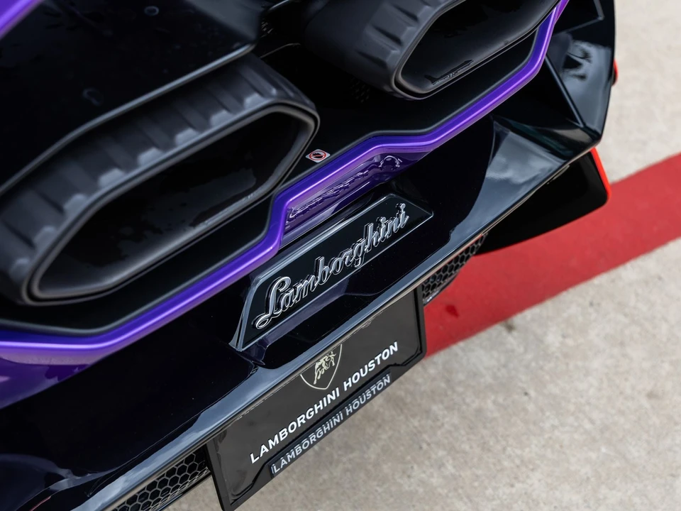 2026 Lamborghini Revuelto - Image 16 of 31