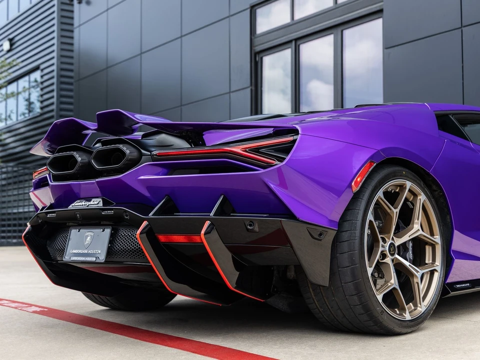 2026 Lamborghini Revuelto - Image 21 of 31