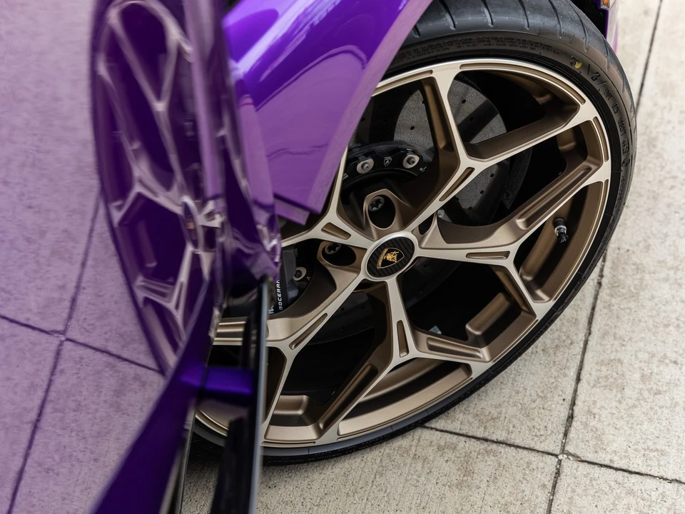 2026 Lamborghini Revuelto - Image 28 of 31