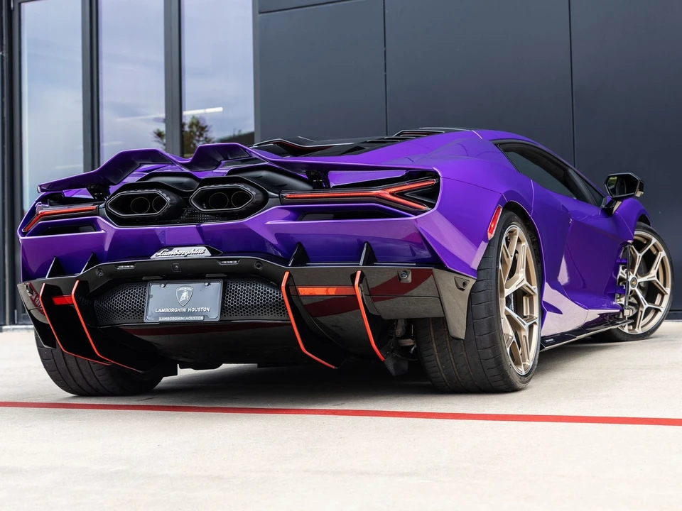 2026 Lamborghini Revuelto - Image 9 of 31