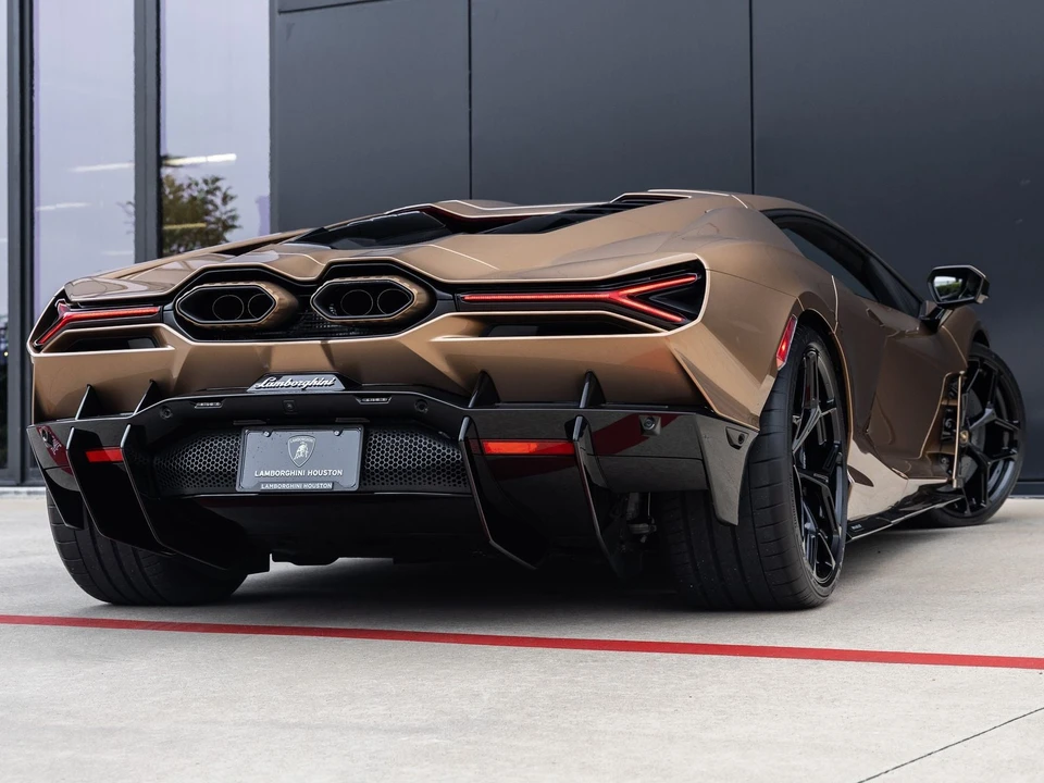 2026 Lamborghini Revuelto - Image 10 of 31