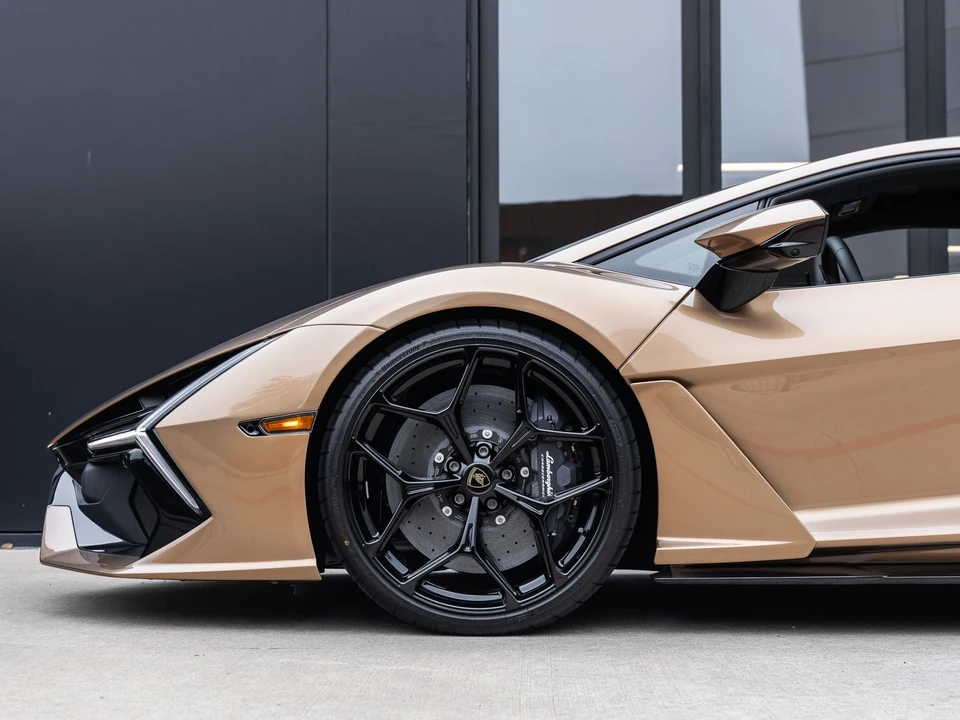 2026 Lamborghini Revuelto - Image 13 of 31