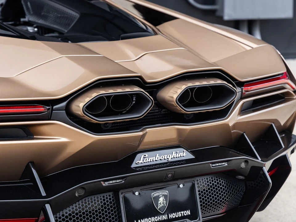 2026 Lamborghini Revuelto - Image 15 of 31
