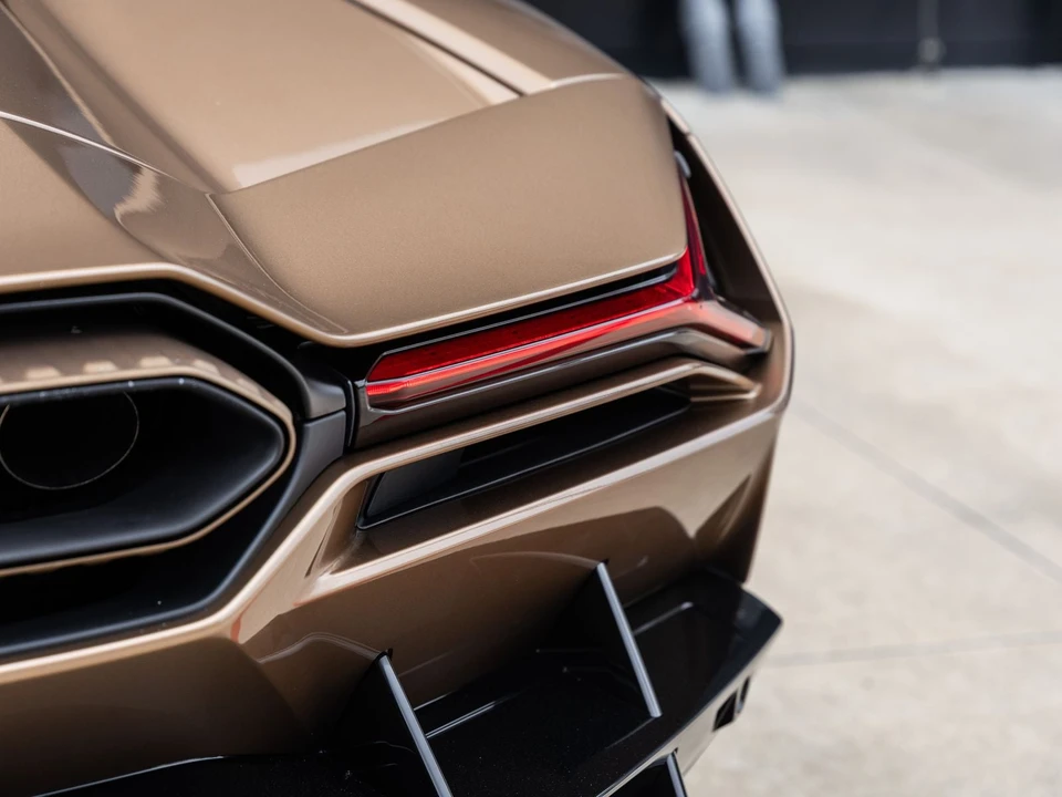 2026 Lamborghini Revuelto - Image 16 of 31