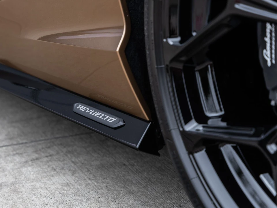 2026 Lamborghini Revuelto - Image 18 of 31
