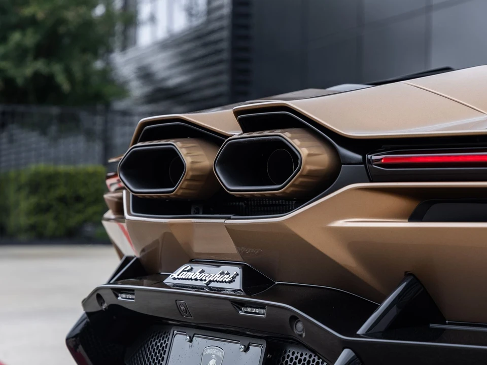 2026 Lamborghini Revuelto - Image 20 of 31