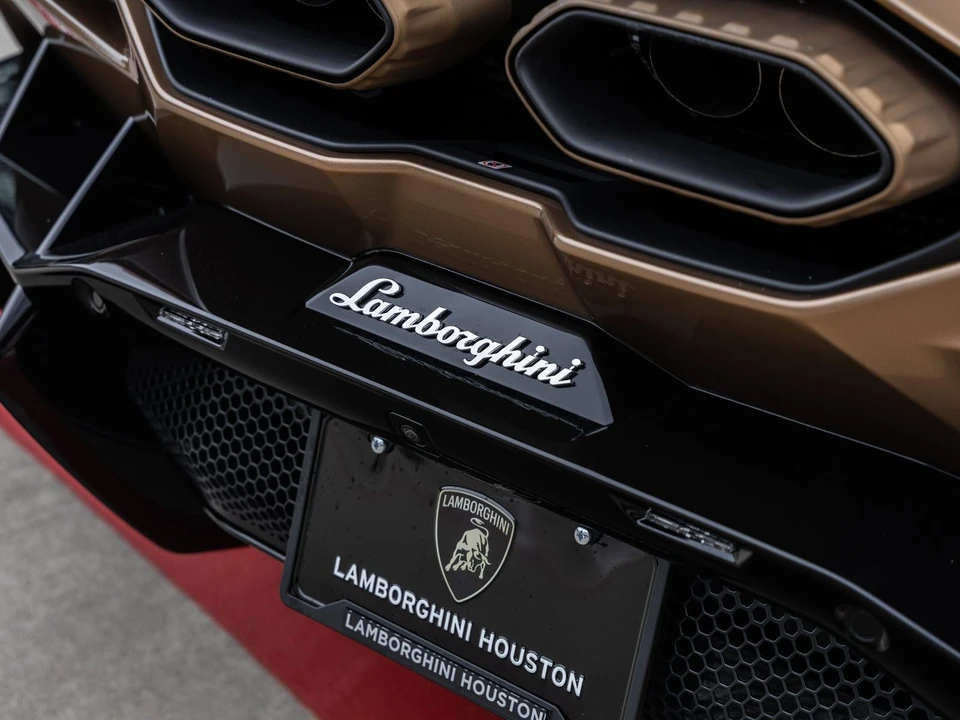 2026 Lamborghini Revuelto - Image 21 of 31