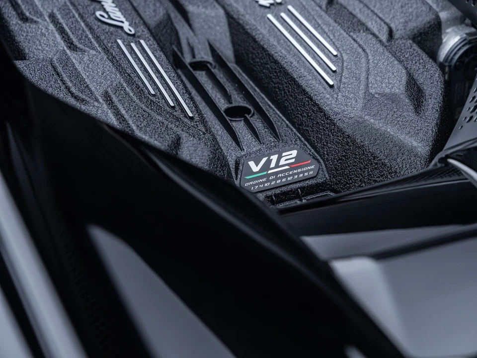 2026 Lamborghini Revuelto - Image 24 of 31